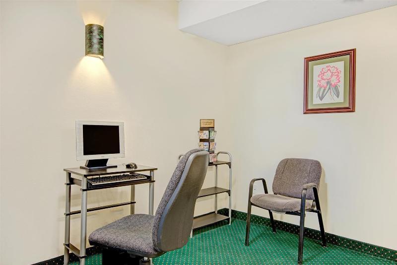 Hotel Quality & I-10 Near Fiesta Texas 2*