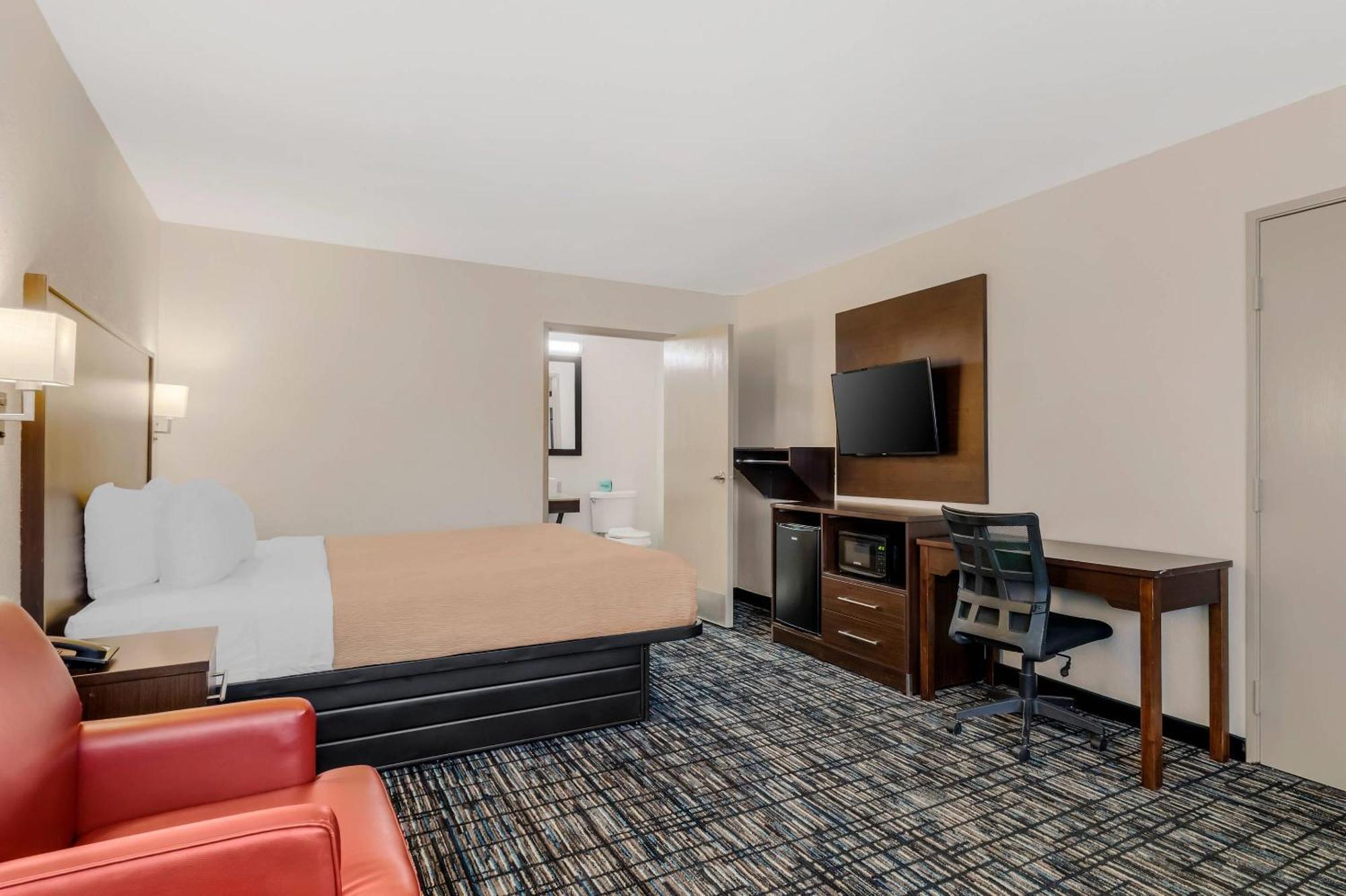 Hotel Quality & I-10 Near Fiesta Texas 2*